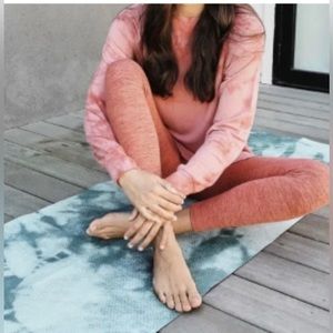 NWT YUNE travel yoga mat foldable blue